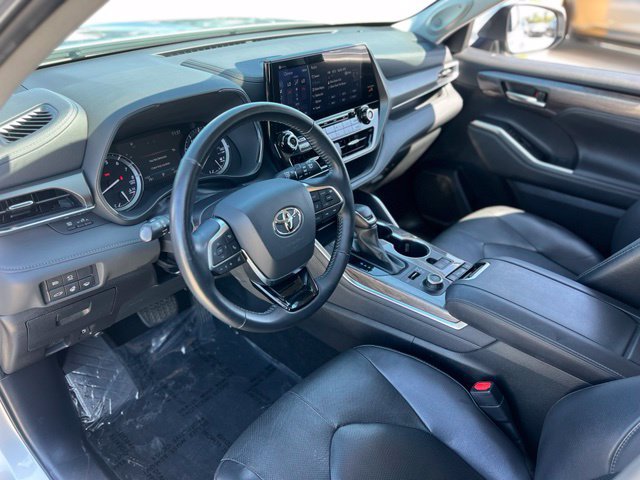 Certified 2021 Toyota Highlander Limited AWD/4WD image 15