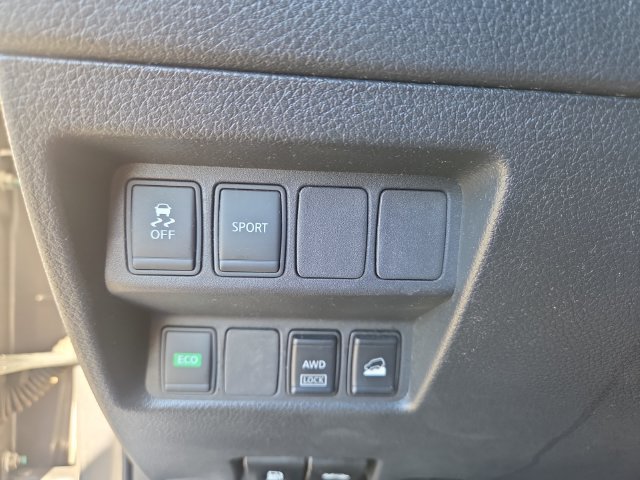 Used 2016 Nissan Rogue S w/ Appearance Package AWD/4WD image 18