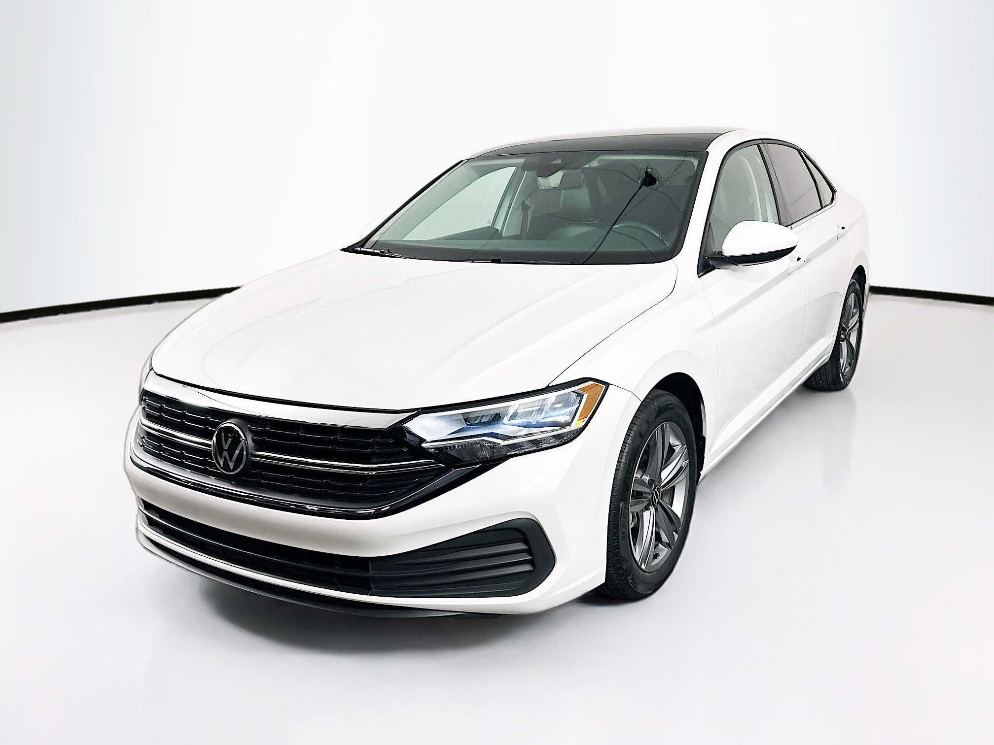 Used 2024 Volkswagen Jetta SE image 3