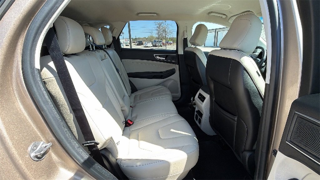 Used 2020 Ford Edge Titanium image 40