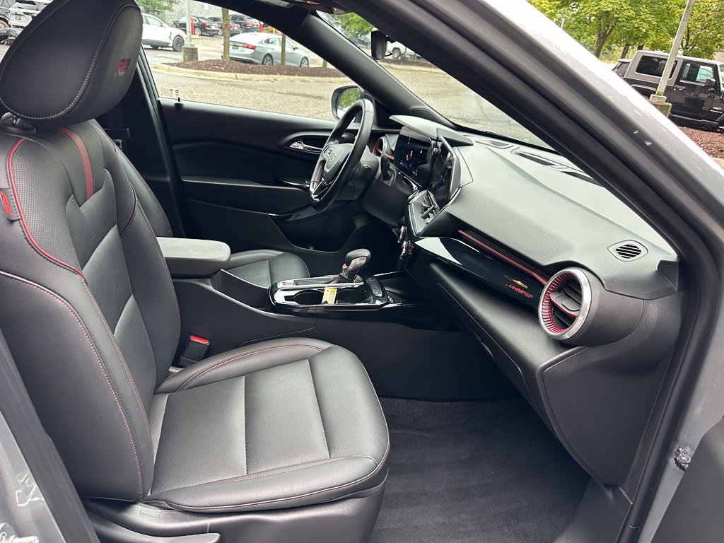 Certified 2024 Chevrolet Trax RS w/ Sunroof Package FWD image 29