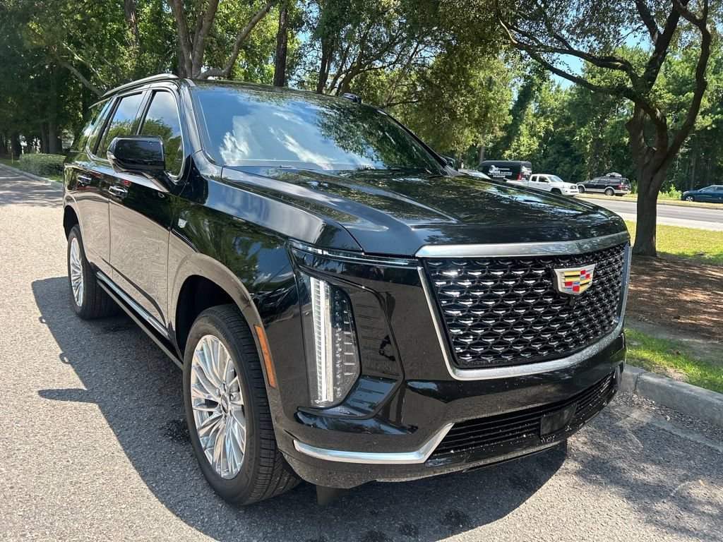 Used 2026 Cadillac Escalade Luxury AWD/4WD image 4