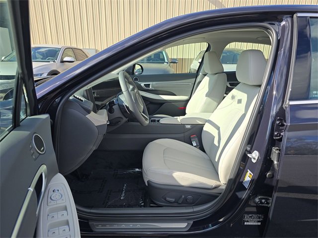 New 2025 Hyundai Sonata Limited image 11