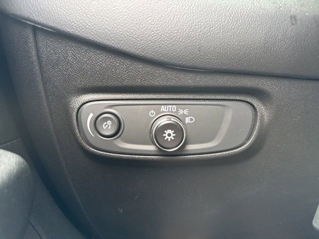 Used 2020 Chevrolet Equinox LS image 11