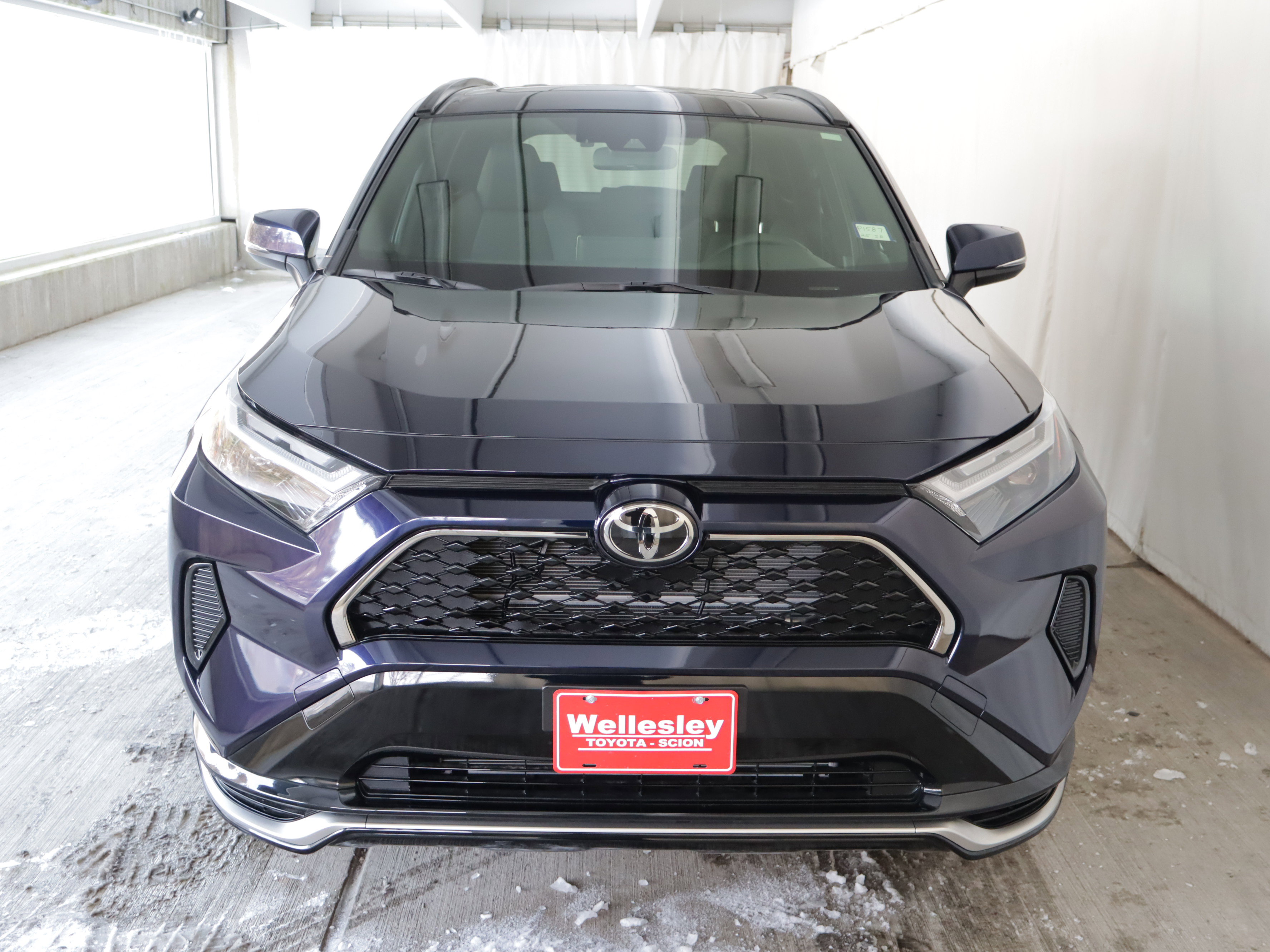 Used 2025 Toyota RAV4 SE image 4