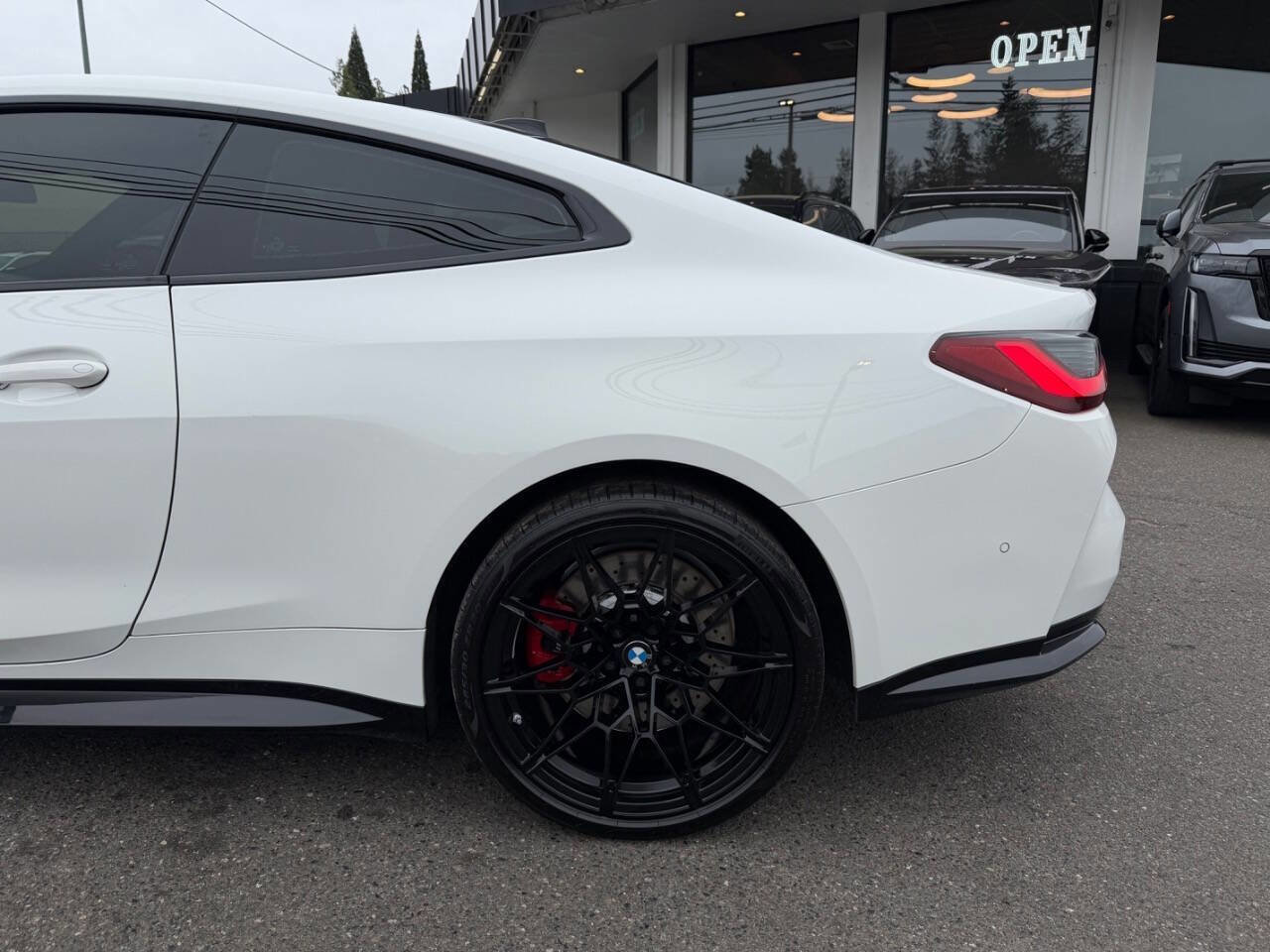 Used 2021 BMW M4 Competition w/ Executive Package RWD image 5