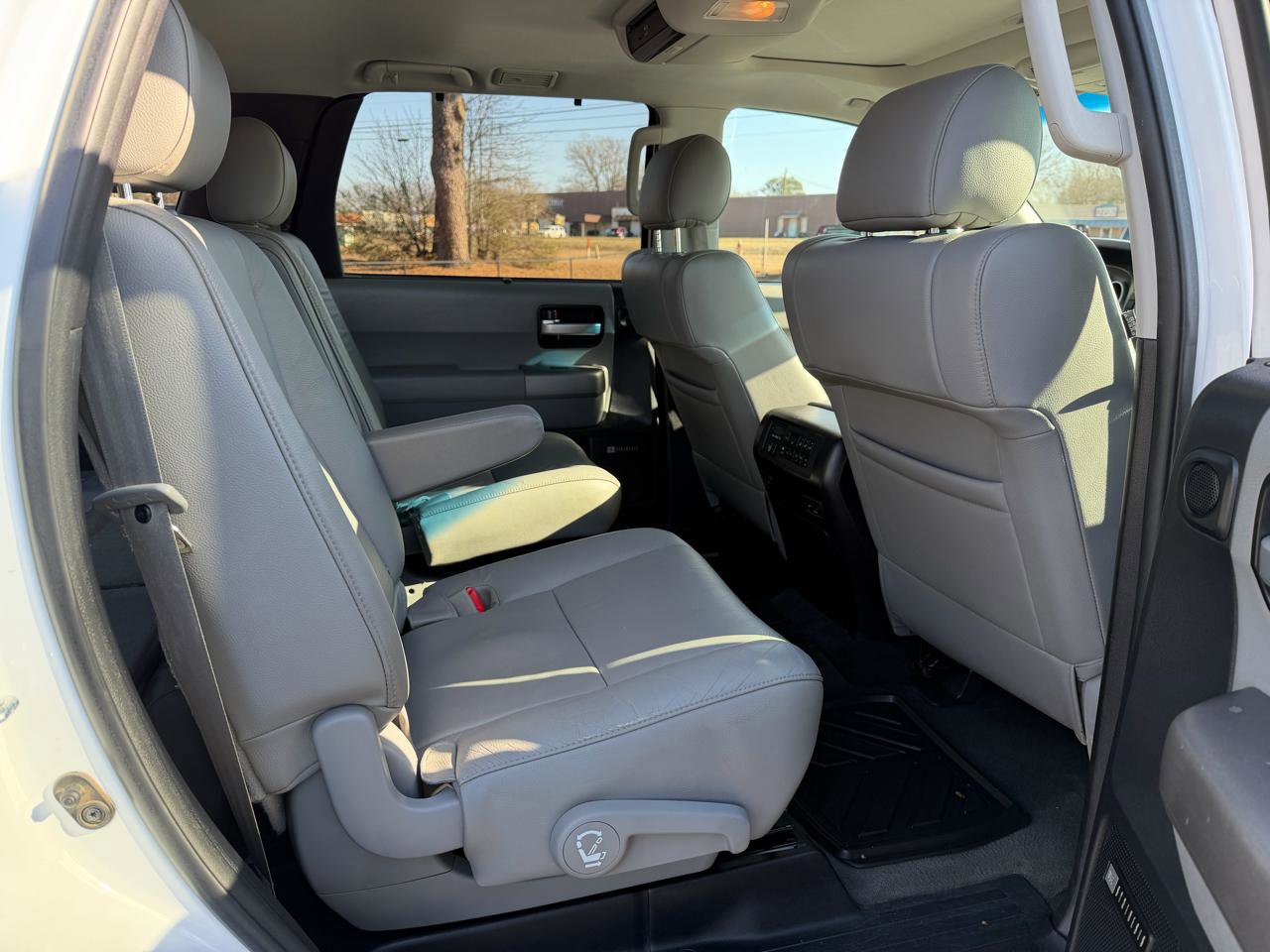 Used 2017 Toyota Sequoia Limited w/ Safety & Convenience Package AWD/4WD image 13