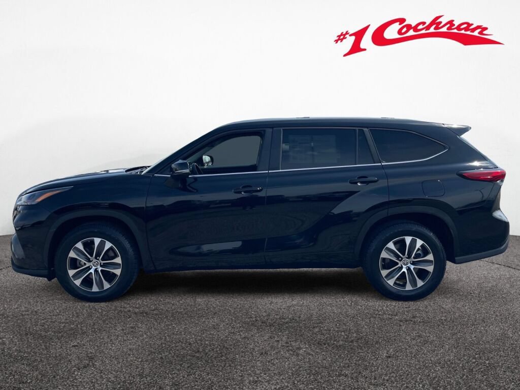 Used 2023 Toyota Highlander XLE FWD image 25