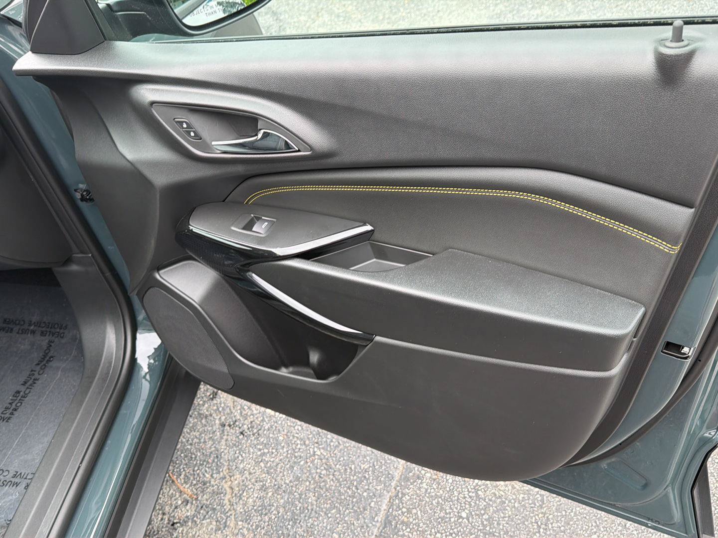 New 2026 Chevrolet Trax LT w/ Midnight Edition FWD image 14