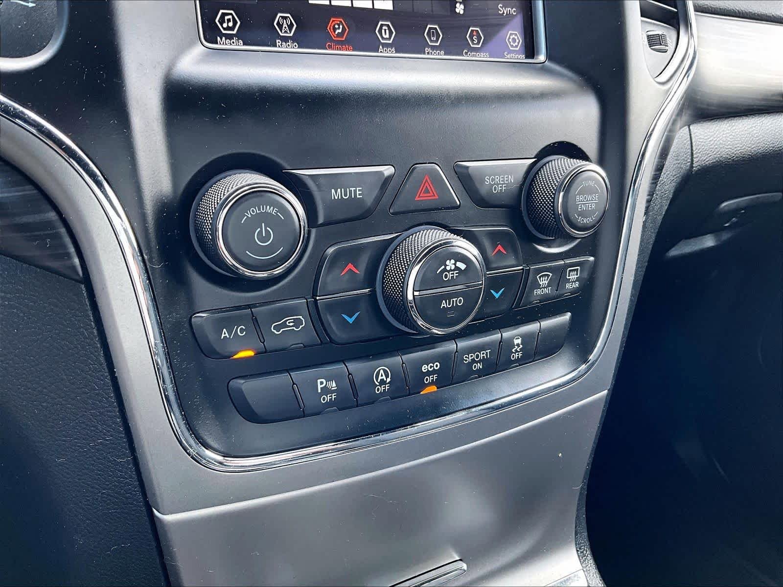 Used 2020 Jeep Grand Cherokee Laredo image 26
