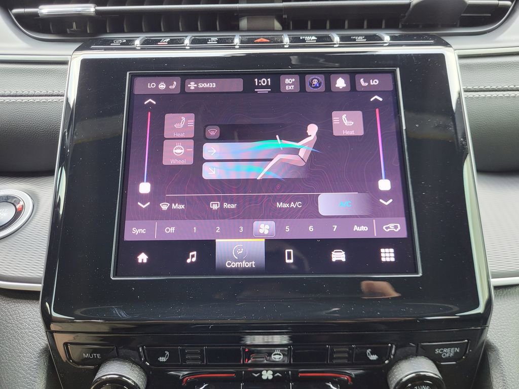 New 2025 Jeep Grand Cherokee Altitude image 18