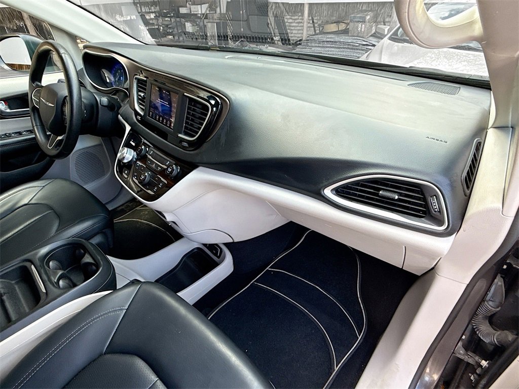 Used 2021 Chrysler Voyager Lxi image 32