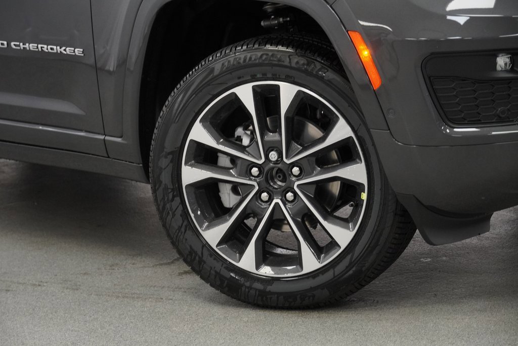 New 2025 Jeep Grand Cherokee Overland w/ Trailer Tow Package image 4
