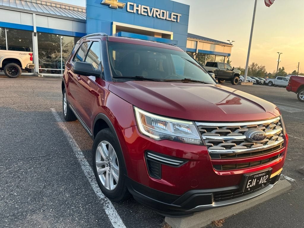 Used 2018 Ford Explorer XLT AWD/4WD image 2