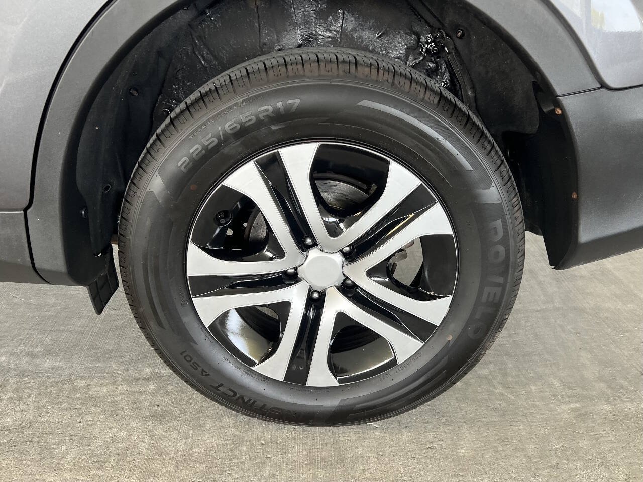Used 2015 Toyota RAV4 LE AWD/4WD image 30