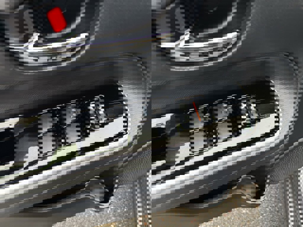 Used 2018 Toyota Prius C Three image 13