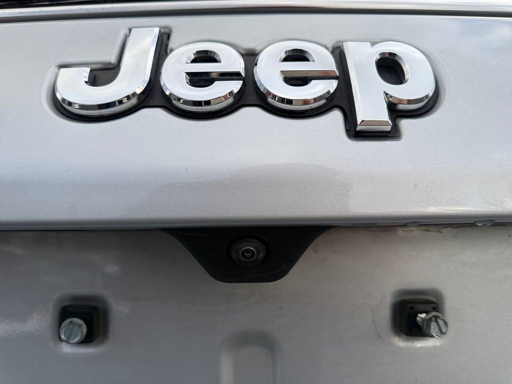 Used 2024 Jeep Compass Limited image 17