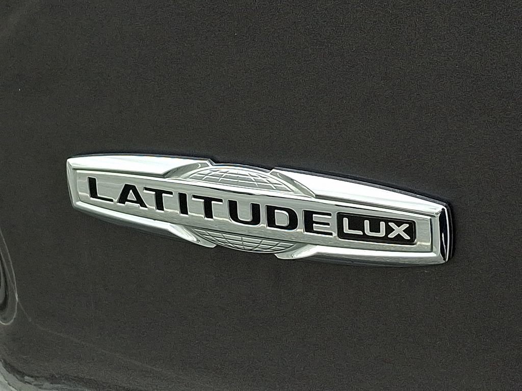 Used 2022 Jeep Cherokee Latitude Lux w/ Sun & Sound Group image 30