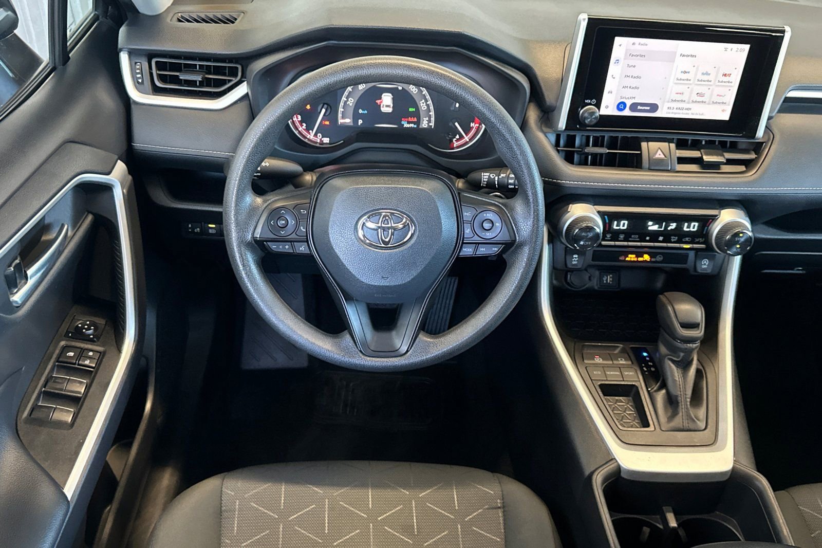 Used 2025 Toyota RAV4 XLE image 15