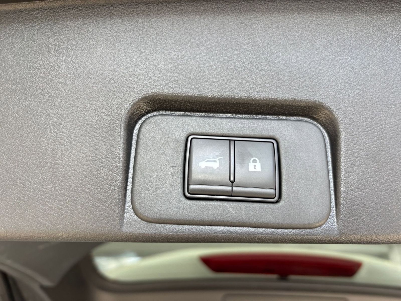 Used 2025 Nissan Rogue SV FWD image 24
