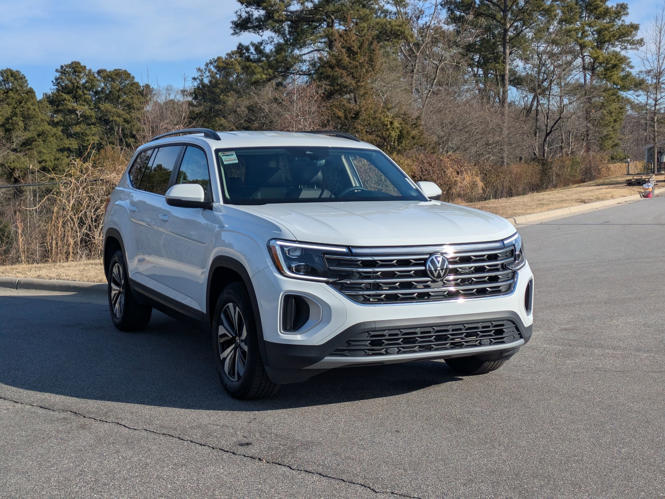 Used 2024 Volkswagen Atlas SE image 3