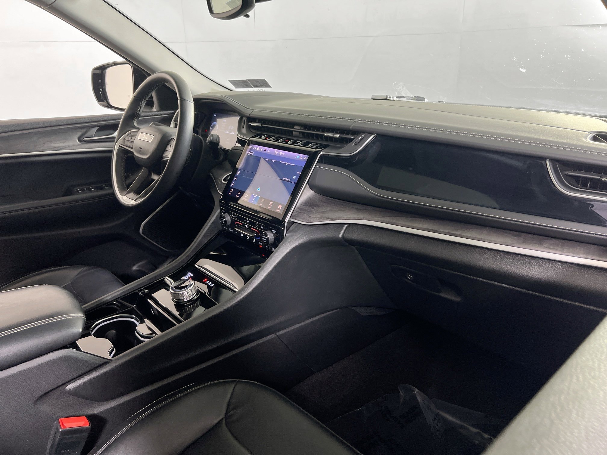 Used 2022 Jeep Grand Cherokee Limited image 28