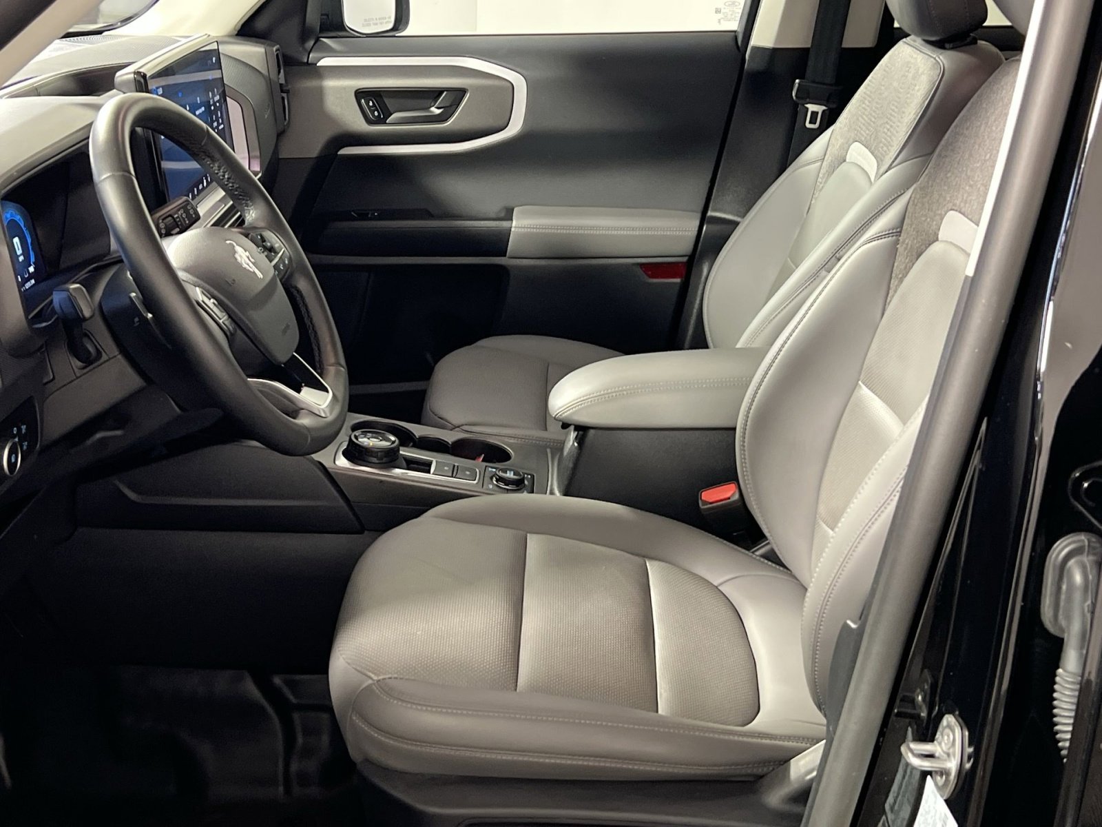 Used 2025 Ford Bronco Sport Badlands image 13