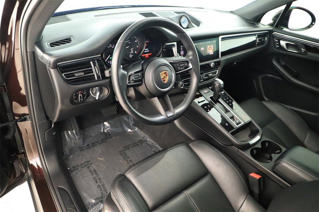 Used 2023 Porsche Macan Turbo image 15