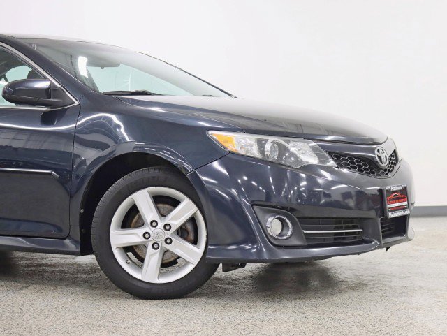 Used 2014 Toyota Camry SE image 2