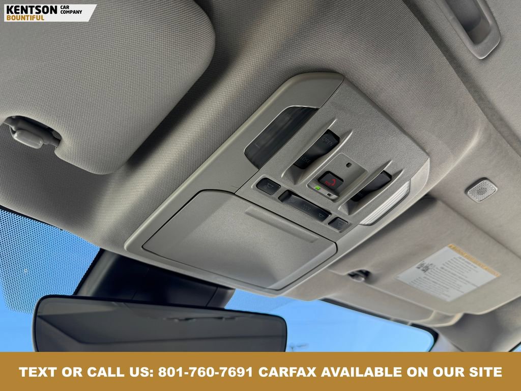 Used 2025 Toyota Highlander XLE image 28