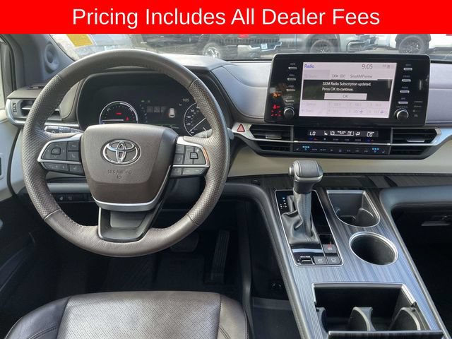 Used 2023 Toyota Sienna Platinum AWD/4WD image 15