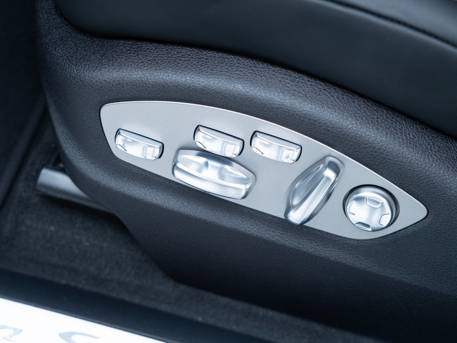 New 2026 Porsche Macan S AWD/4WD image 16