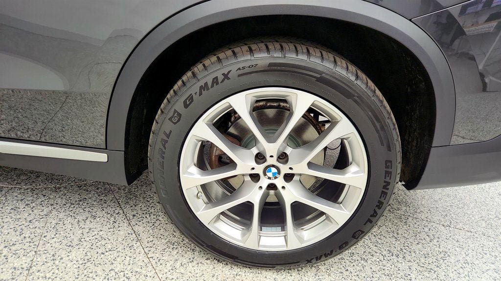 Used 2022 BMW X5 xDrive40i w/ Premium Package AWD/4WD image 9