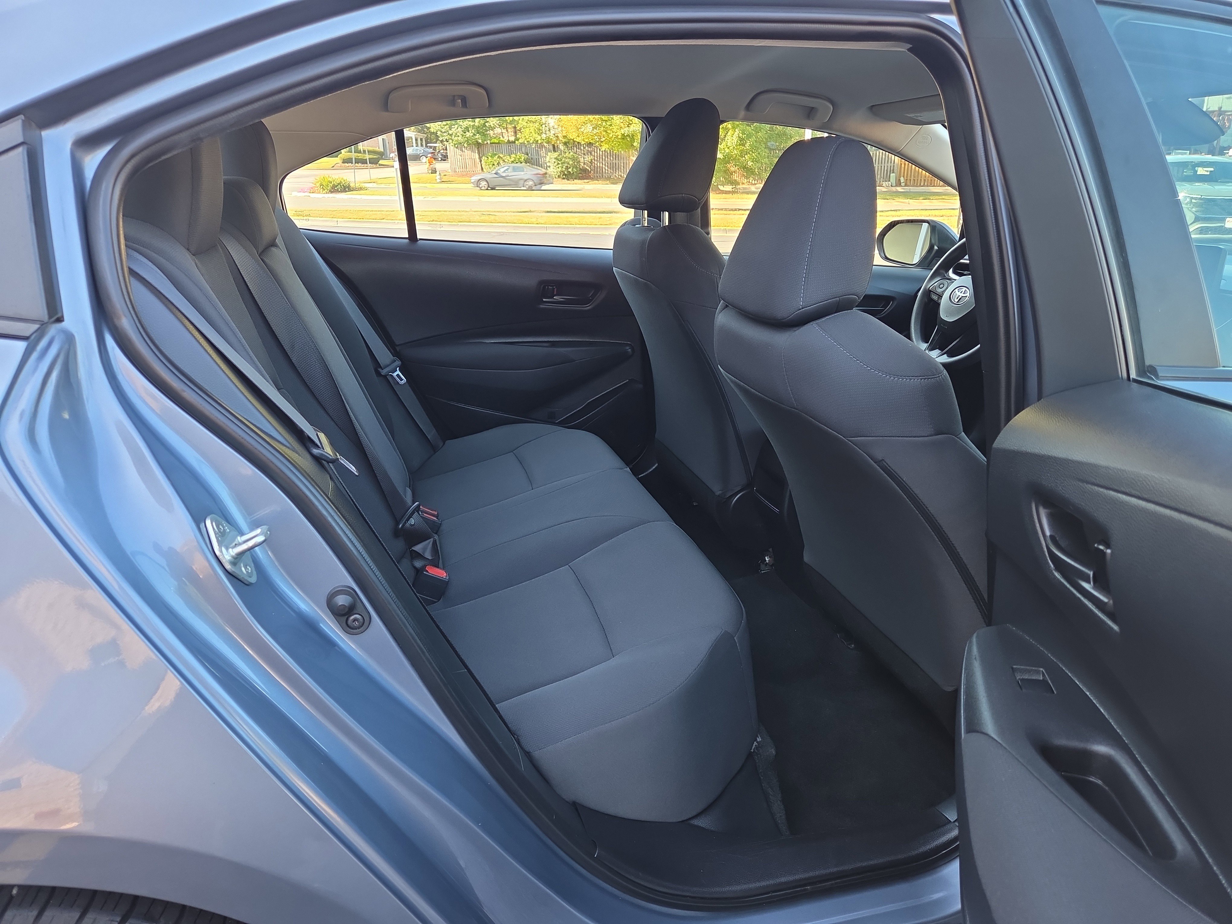 Used 2022 Toyota Corolla LE image 37