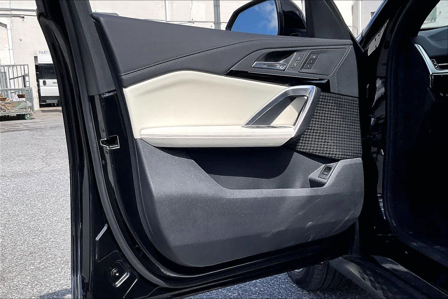 Certified 2025 BMW X2 xDrive28i image 23