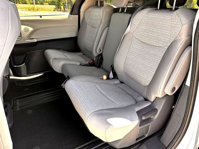 Used 2021 Toyota Sienna LE image 17