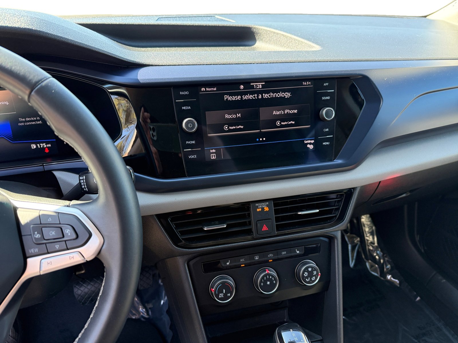 Used 2022 Volkswagen Taos SE image 12