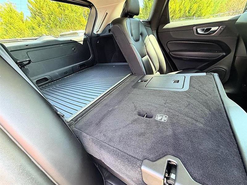 Used 2024 Volvo XC60 B5 Core w/ Protection Package Premier image 33