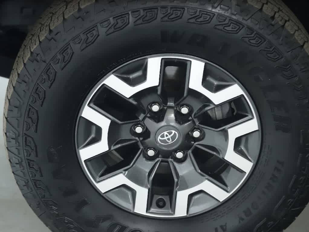 Certified 2022 Toyota Tacoma TRD Off-Road AWD/4WD image 33