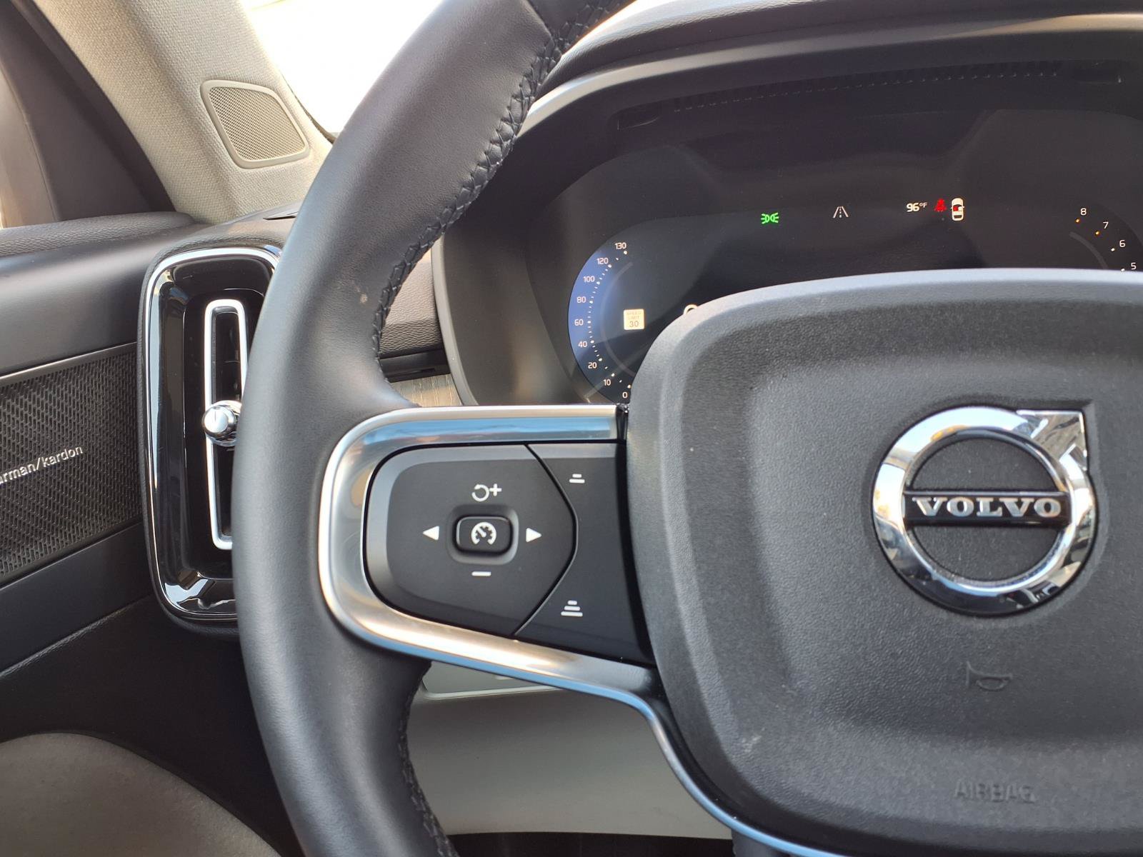 Certified 2025 Volvo XC40 B5 Ultra AWD/4WD image 33