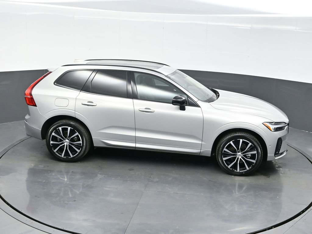 Used 2025 Volvo XC60 B5 Plus image 29