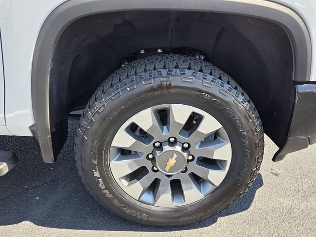 Used 2024 Chevrolet Silverado 2500 Custom w/ Custom Value Package image 8