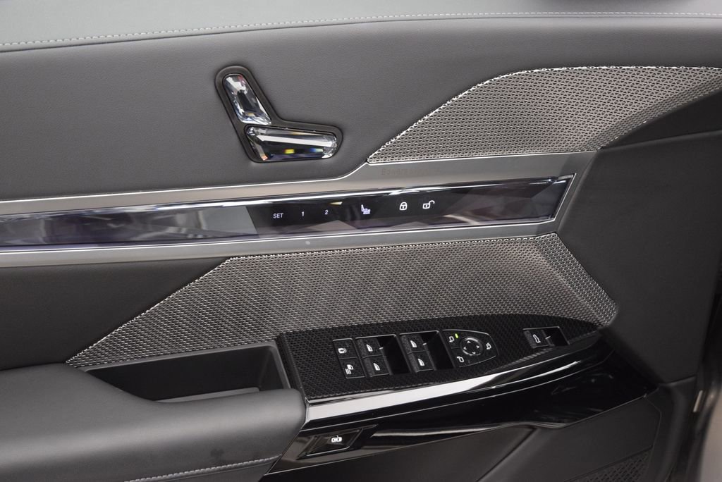 Used 2025 BMW 760i xDrive w/ Executive Package image 22