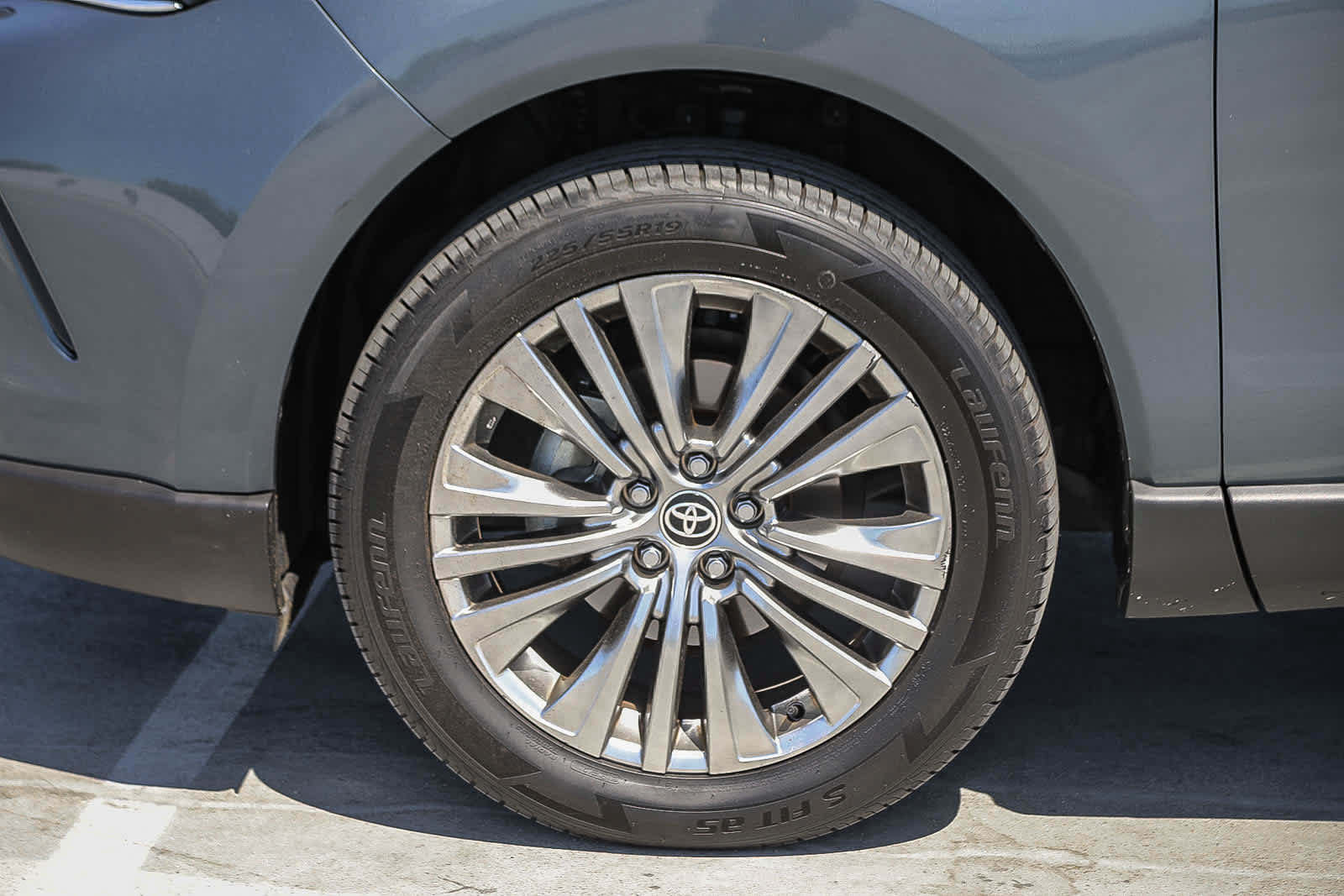 Used 2024 Toyota Venza XLE AWD/4WD image 10