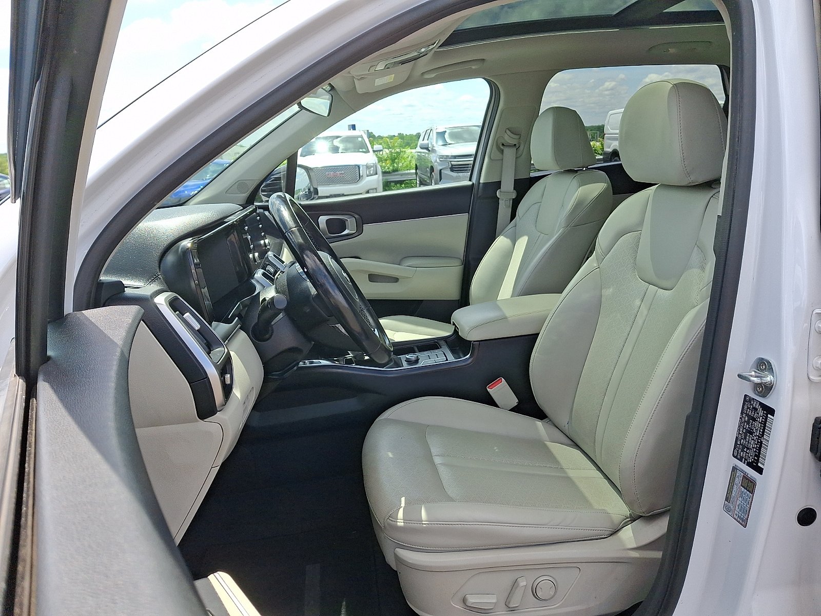 Used 2021 Kia Sorento S w/ Panoramic Sunroof Package FWD image 14