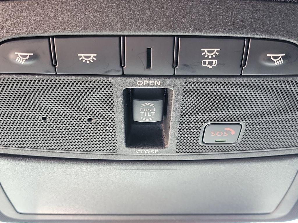 Used 2022 Nissan Maxima SR image 31