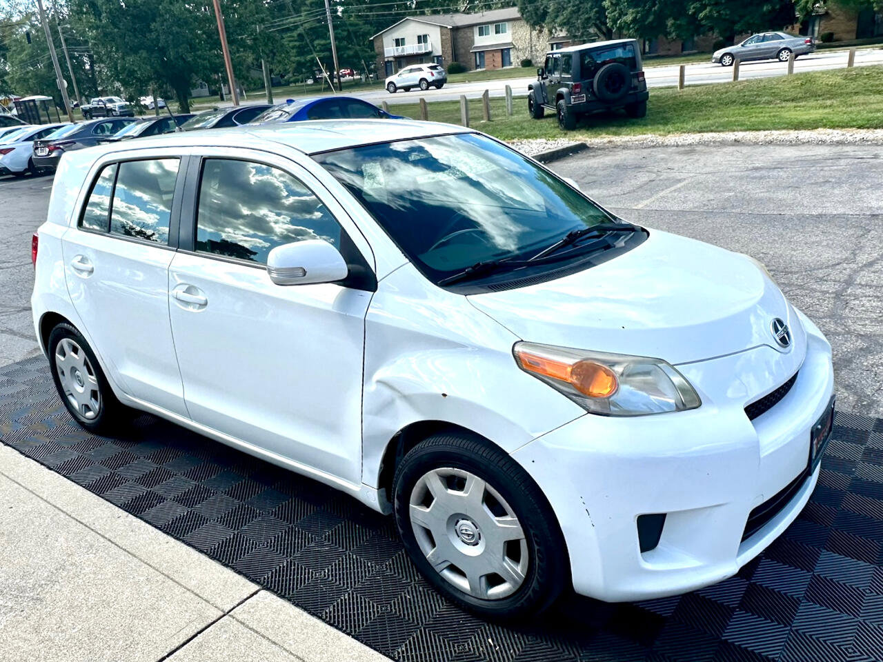 Used 2013 Scion xD image 2