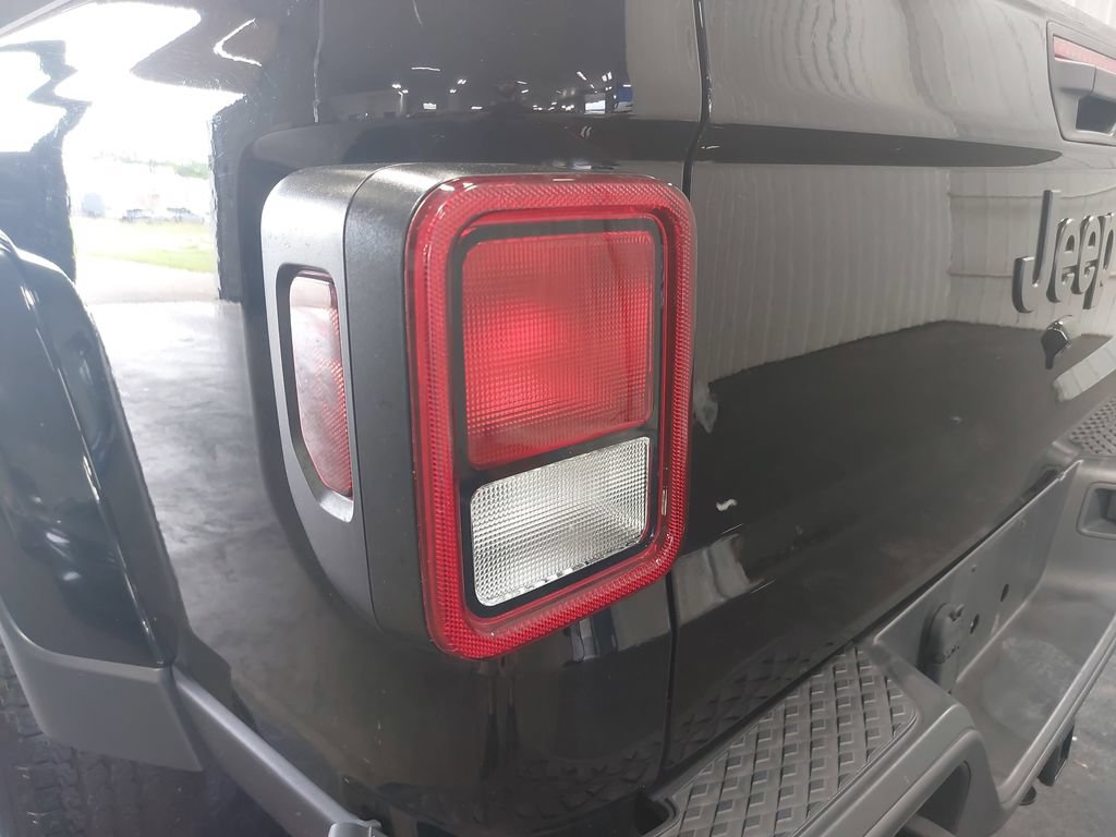 Used 2022 Jeep Gladiator Sport AWD/4WD image 34