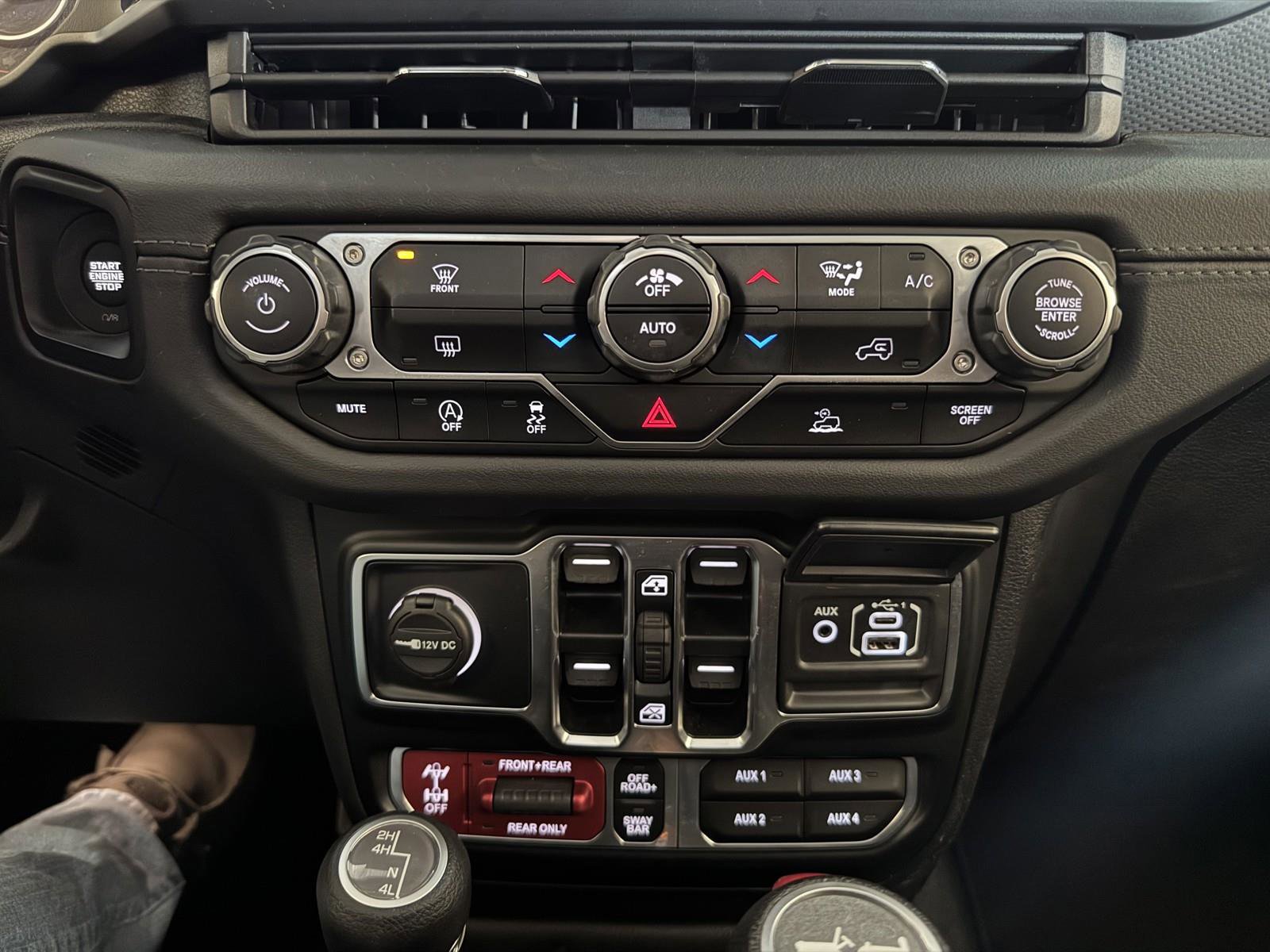 Used 2024 Jeep Wrangler Rubicon w/ XTREMEE 35" Tire Package image 14