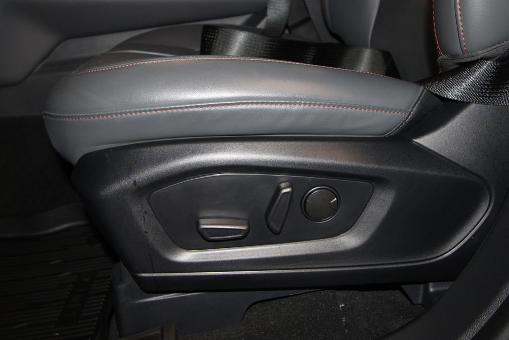 Used 2025 Ford Explorer Active w/ Active Comfort Package image 7